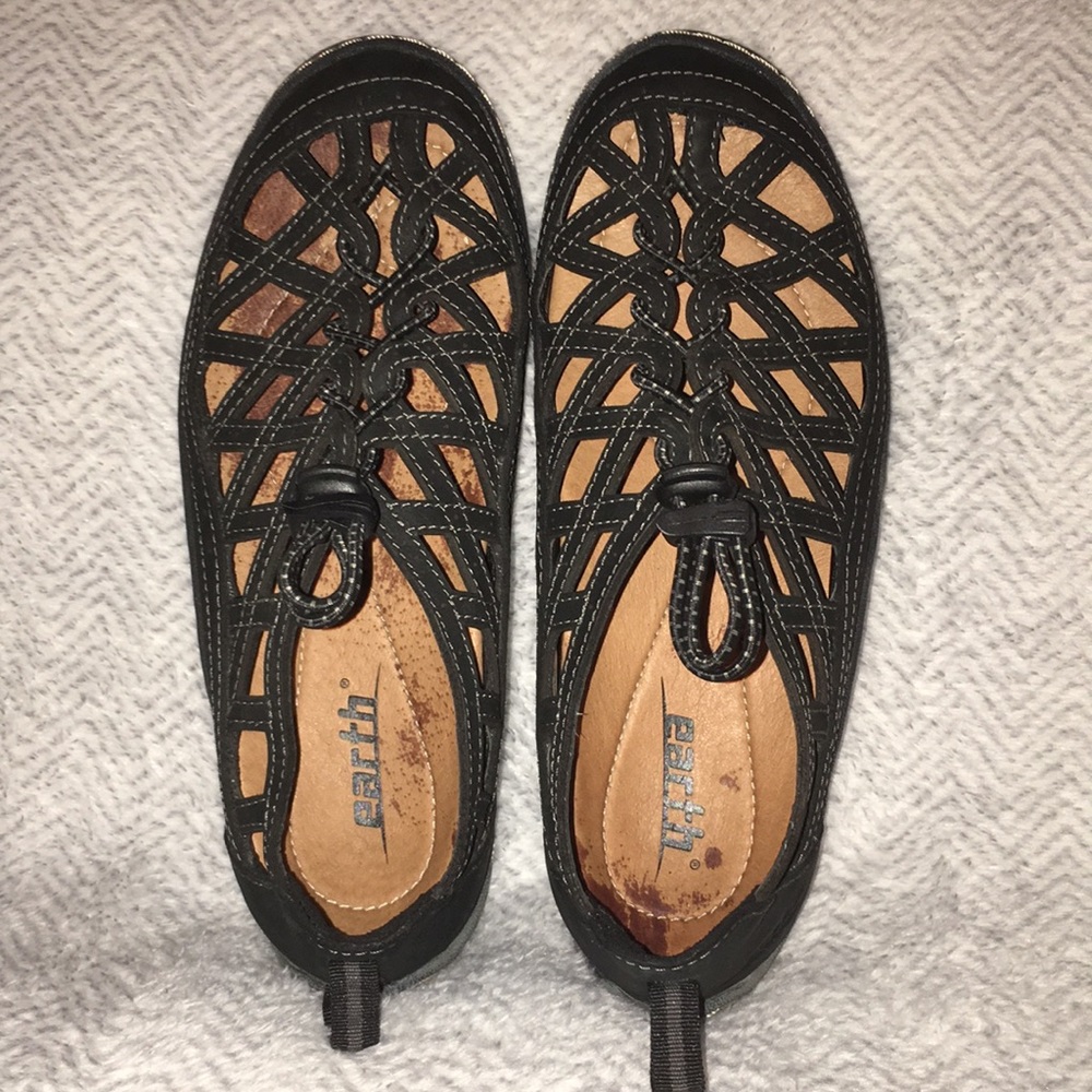 EARTH Innovate Woven Black Shoes